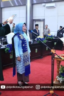 DPRD Kota Sungai Penuh Lantik Hj. Helneti Mesra Melalui PAW Gantikan Alm. Dahkir Yahya