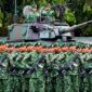 Ilustrasi pasukan TNI berlatar tank Yonkav Kostrad. (Foto: Dok. Puspen TNI)