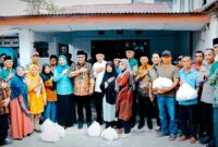 Walikota sungai penuh poto bersama lansia juara