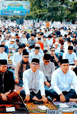 Walikota Alfin Laksanakan Sholat Idul Fitri 1447 H Bersama Masyarakat Sungai Penuh