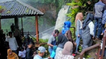 Wisata Air Terjun Telun Berasap Kayu Aro, Tiket Masuk Sesuai Perda, Tapi Parkirnya Gratis!