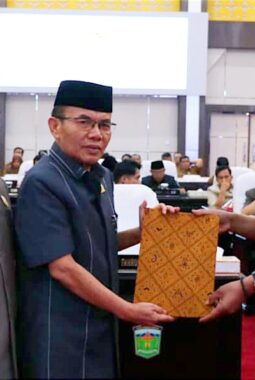 Wawako Azhar Sampaikan LKPJ 2025 di DPRD