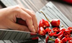 Bikin Perih, Ini Cara Ampuh Hilangkan Rasa Panas di Tangan Akibat Cabai