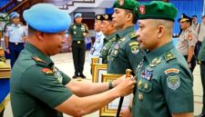 63 Personel TNI-Polri Terima Brevet Kehormatan Setia Waspada dari Danpaspampres