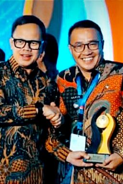 Sungai Penuh Juara, Wako Alfin Terima Penghargaan Kemendagri dan Insentif Rp 3 Miliar