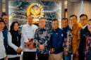 Poto bersama 5 Forum PPPK & PPPK Paruh Waktu bertemu Mensesneg Prasetyo Hadi dan Wakil Ketua DPR RI Sufmi Dasco (dokumentasi PPWI for JPNN)