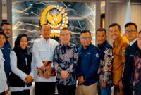 Poto bersama 5 Forum PPPK & PPPK Paruh Waktu bertemu Mensesneg Prasetyo Hadi dan Wakil Ketua DPR RI Sufmi Dasco (dokumentasi PPWI for JPNN)