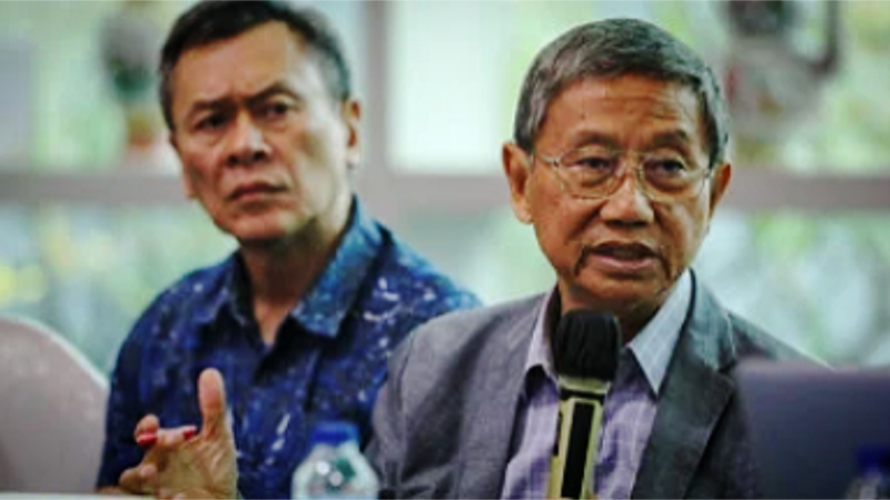 Founder & Direktur Utama PT Jababeka Tbk. (KIJA) Setyono Djuandi Darmono (kanan) didampingi Wakil Direktur Utama Budianto Liman