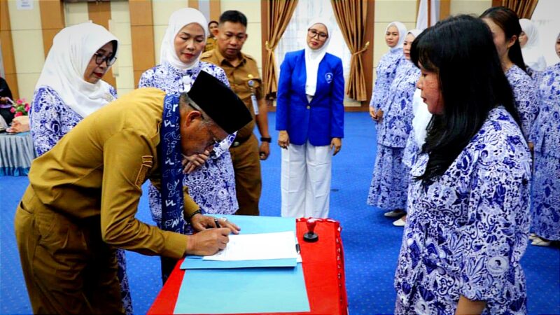 Wawako Azhar Hamzah Hadiri Pengukuhan Pengurus IWAPI Kota Sungai Penuh 2026–2031