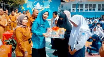 Tekan Stunting, TP PKK dan Pemkot Sungai Penuh Door to Door Salurkan Bantuan Program 3S