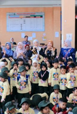 Bunda PAUD Sri Kartini Alfin Ajak Anak Cintai Buku Sejak Dini