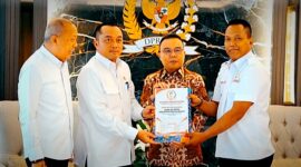 Wakil Ketua DPR RI Sufmi Dasco Ahmad bersama Pimpinan DPR RI Saan Mustopa dan Menteri Sekretaris Negara Prasetyo Hadi